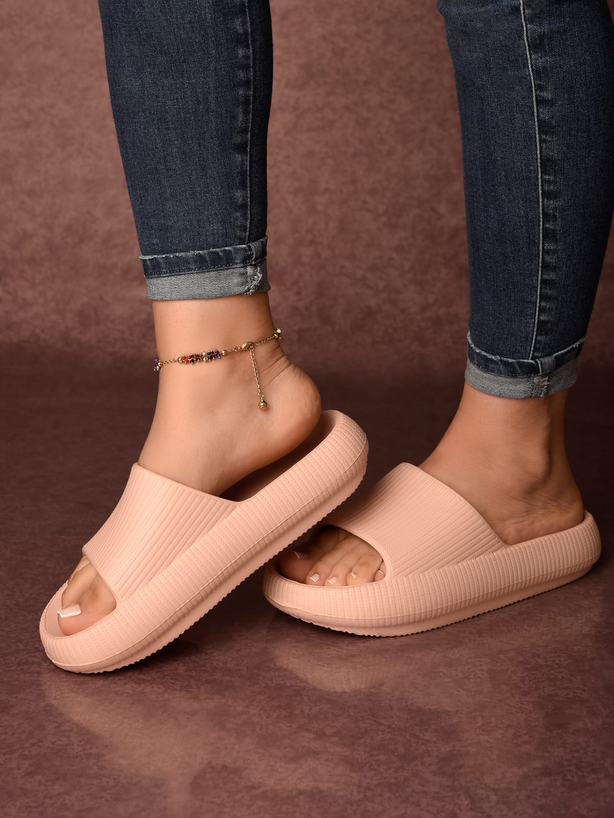 OFERTA** PANTUFLAS UNISEX SUELA EVA **VIERNES NEGRO***